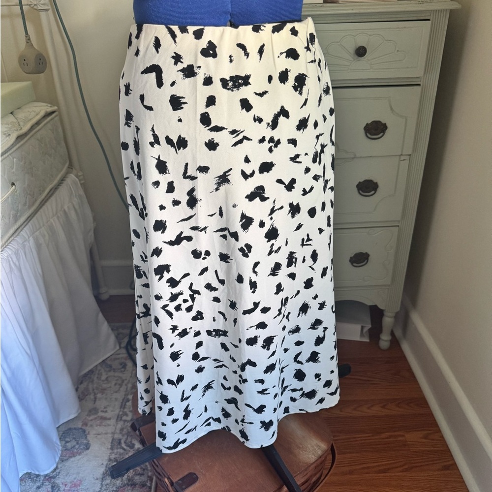 Vestique Mid Length Skirt